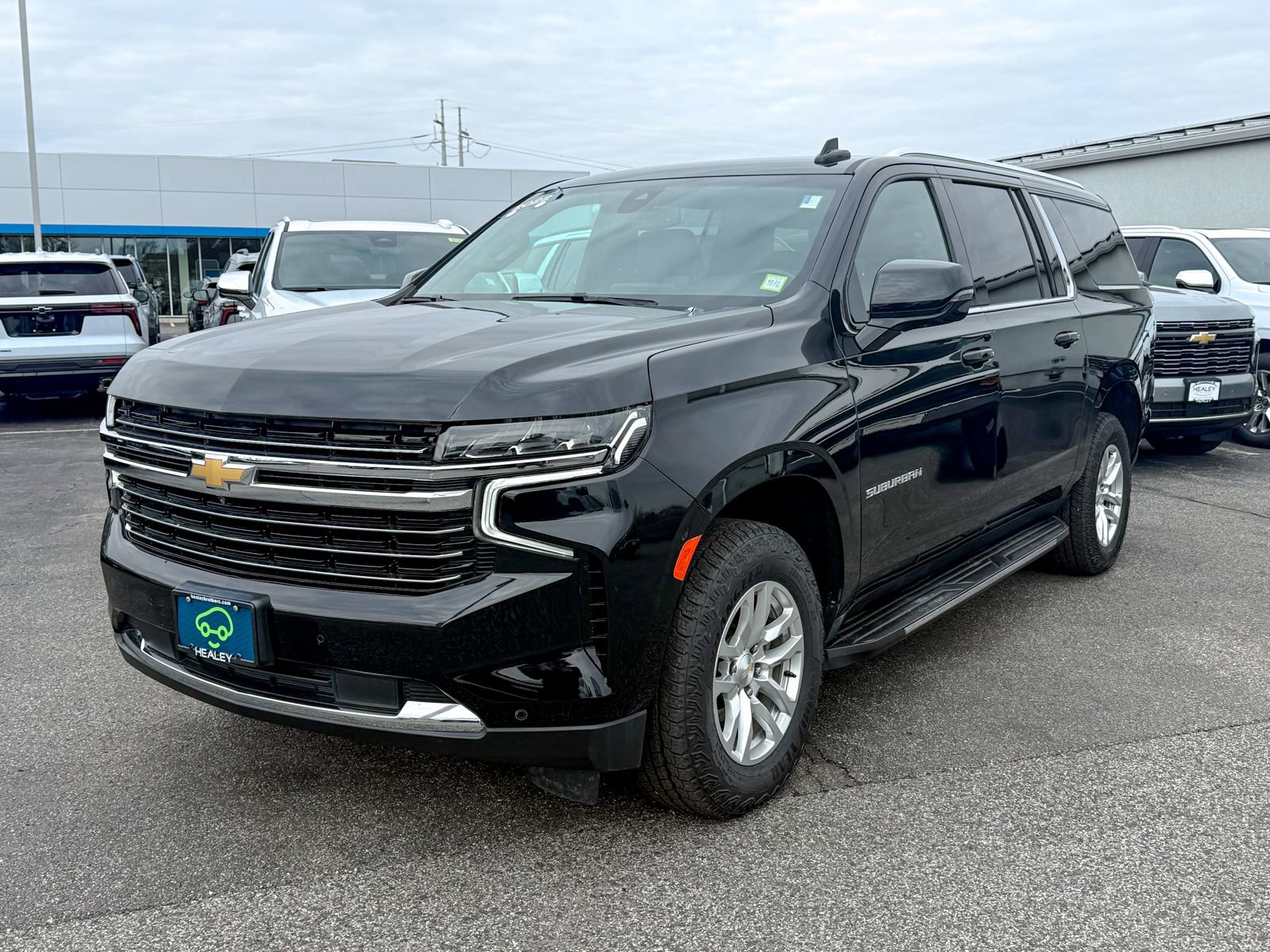 Certified 2022 Chevrolet Suburban LT w/ Luxury Package image 3