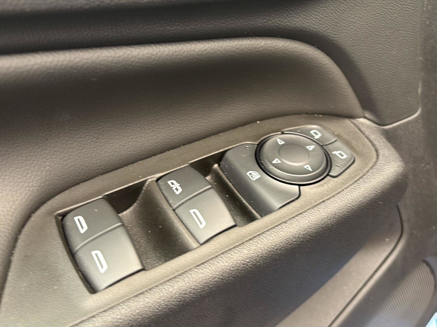 Used 2024 Chevrolet Equinox LT AWD/4WD image 16