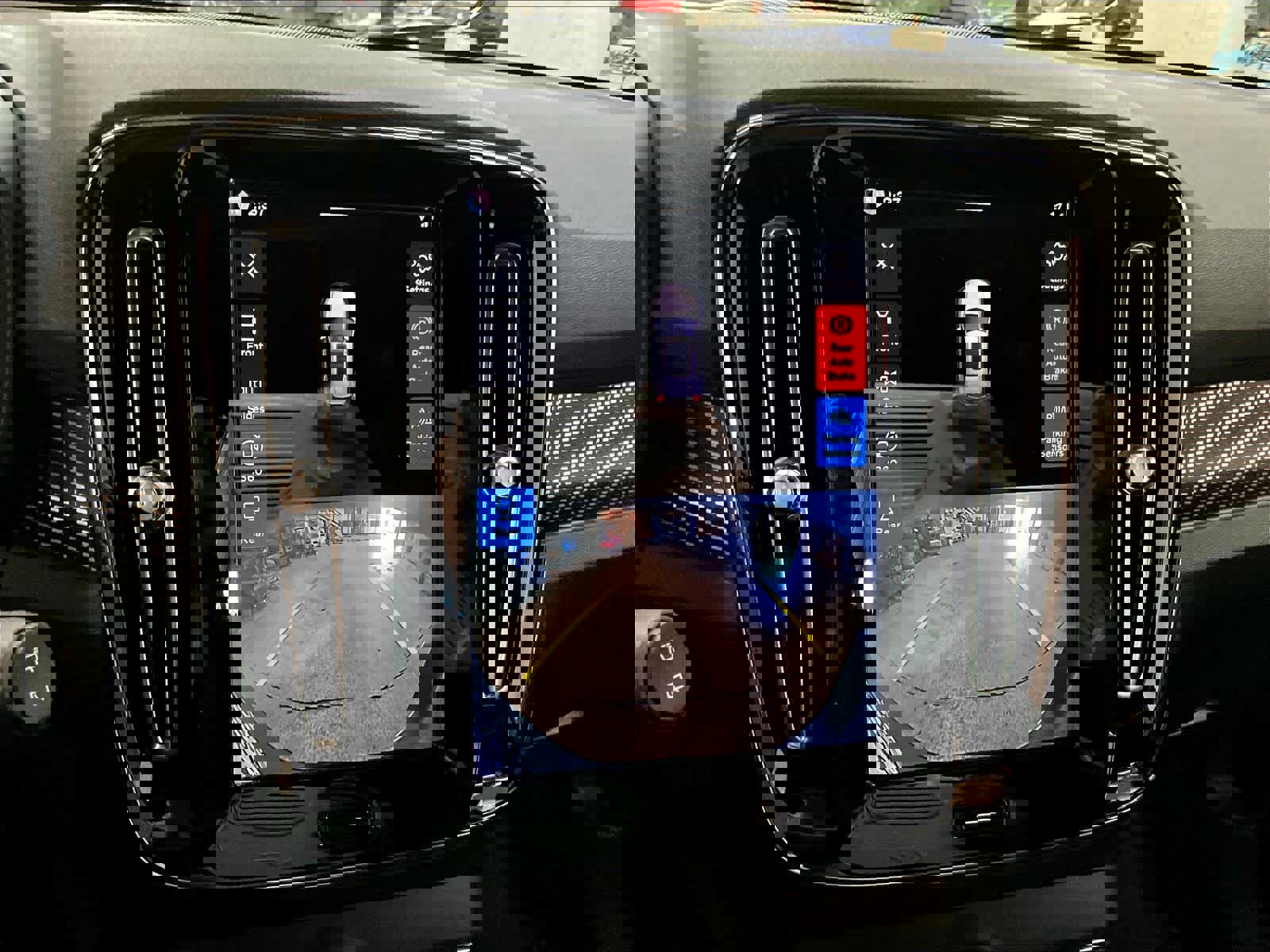 Used 2021 Volvo XC40 P8 Recharge image 22