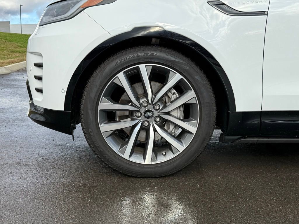 Certified 2025 Land Rover Discovery Dynamic SE AWD/4WD image 10