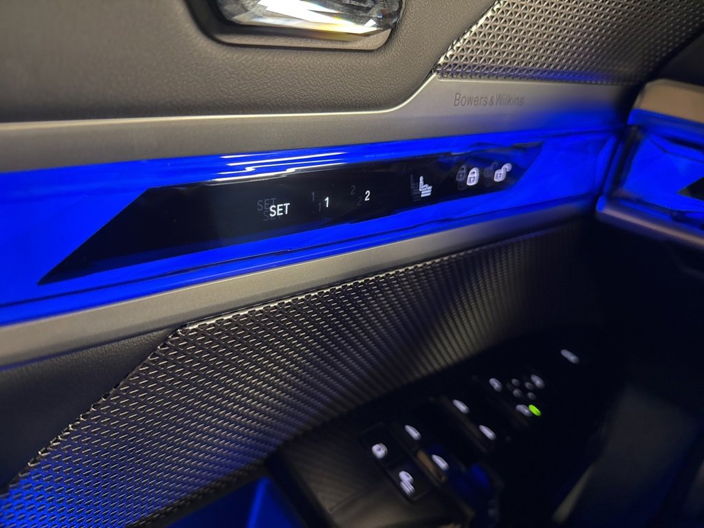 Used 2023 BMW 740i w/ Parking Assistance Package image 14