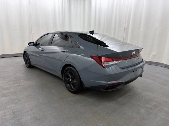 Used 2022 Hyundai Elantra SEL w/ Convenience Package FWD image 4