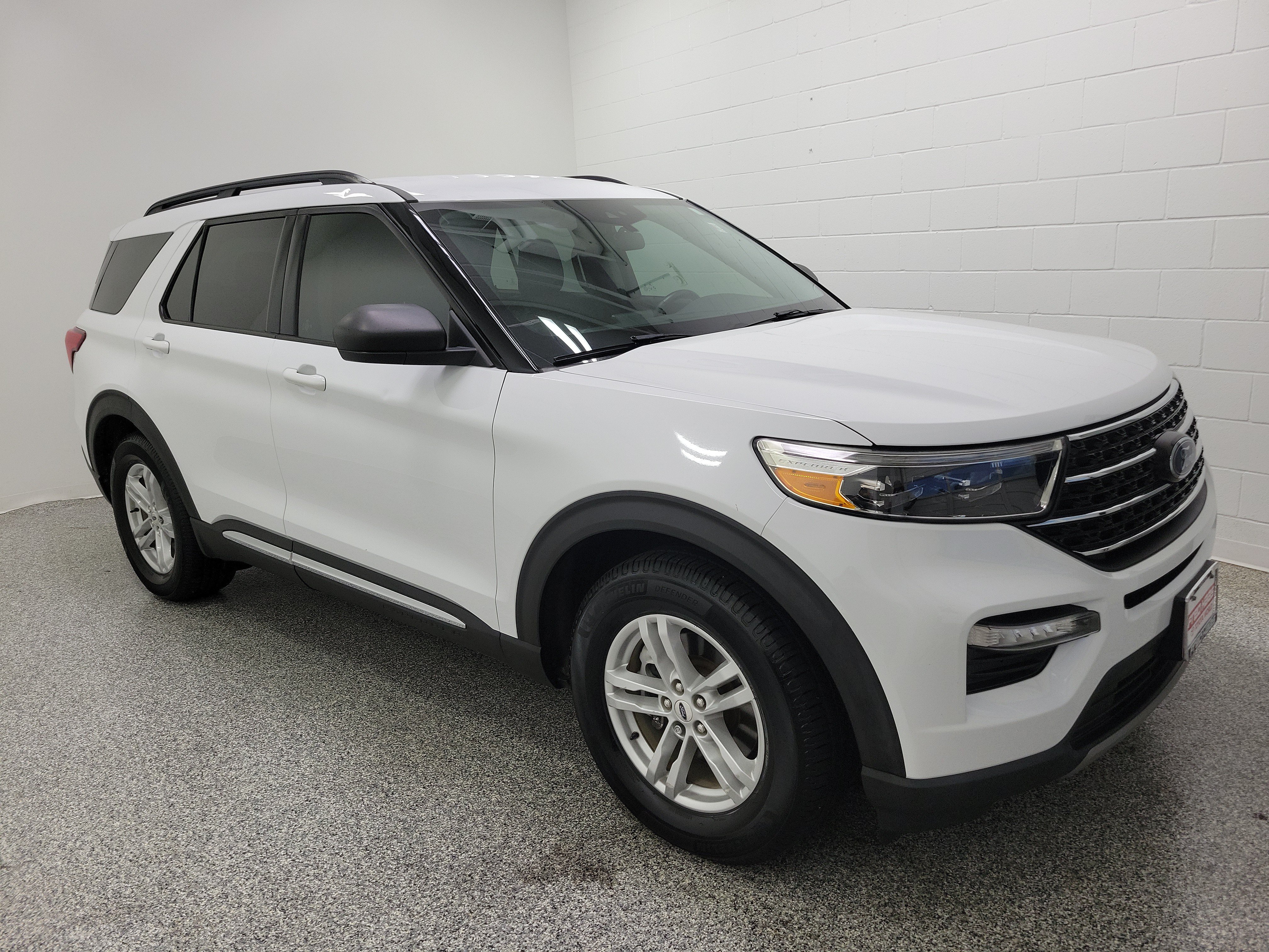 Used 2020 Ford Explorer XLT w/ Equipment Group 202A RWD image 3