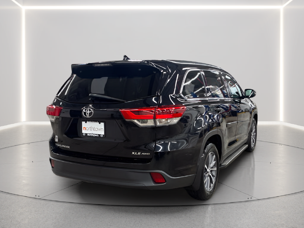 Used 2019 Toyota Highlander XLE AWD/4WD image 30