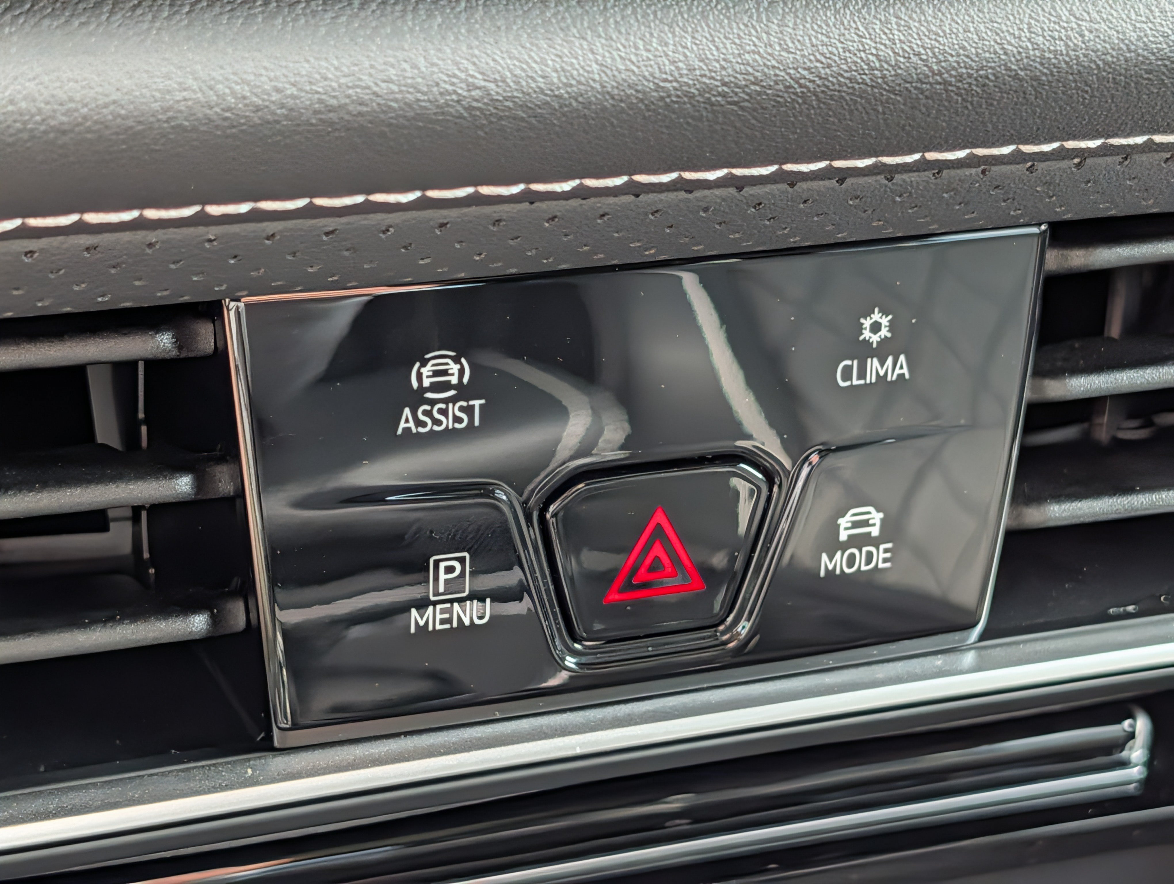 Certified 2025 Volkswagen Atlas SEL Premium R-Line AWD/4WD image 29