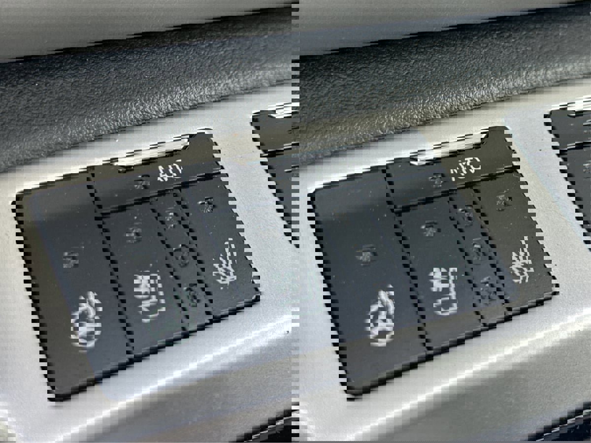 Used 2018 Toyota Land Cruiser image 44