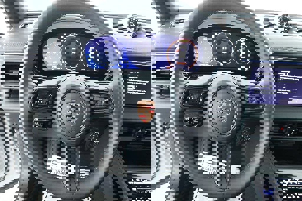 Used 2025 Porsche Macan Electric w/ Premium Package image 12