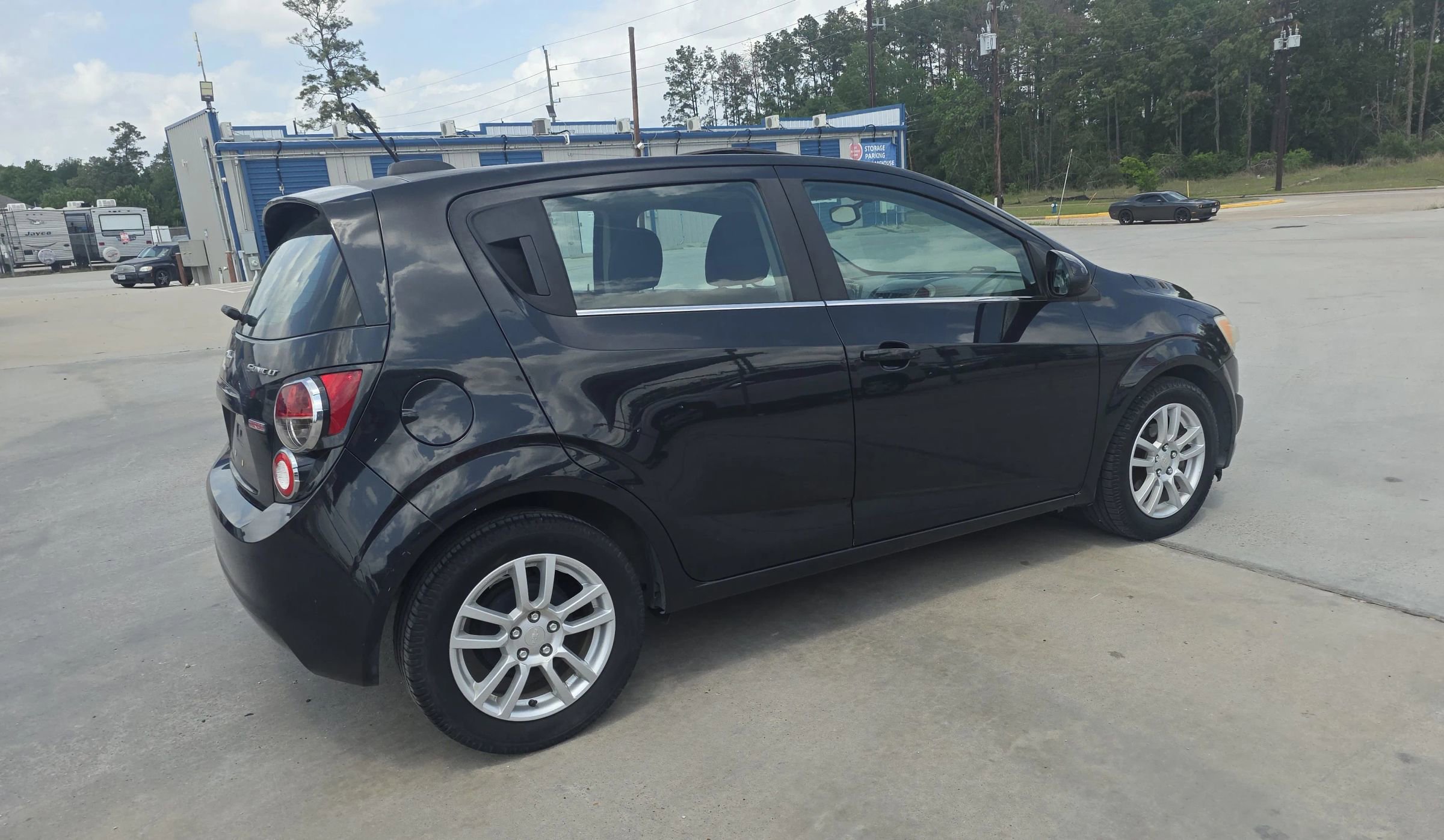 Used 2015 Chevrolet Sonic LT w/ Fun and Sun Package FWD image 17