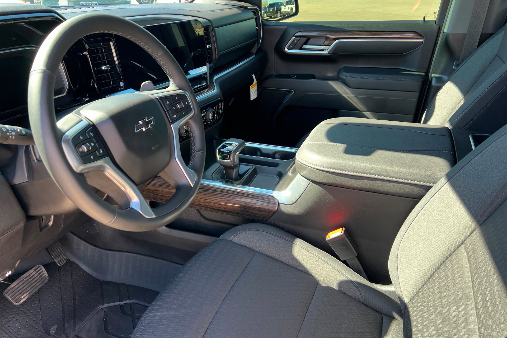 New 2026 Chevrolet Silverado 1500 RST w/ Redline Edition AWD/4WD image 16