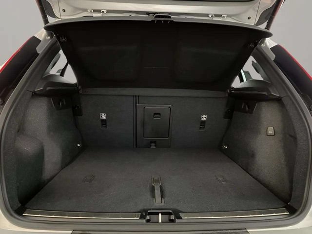 Used 2025 Volvo XC40 B5 Plus AWD/4WD image 82