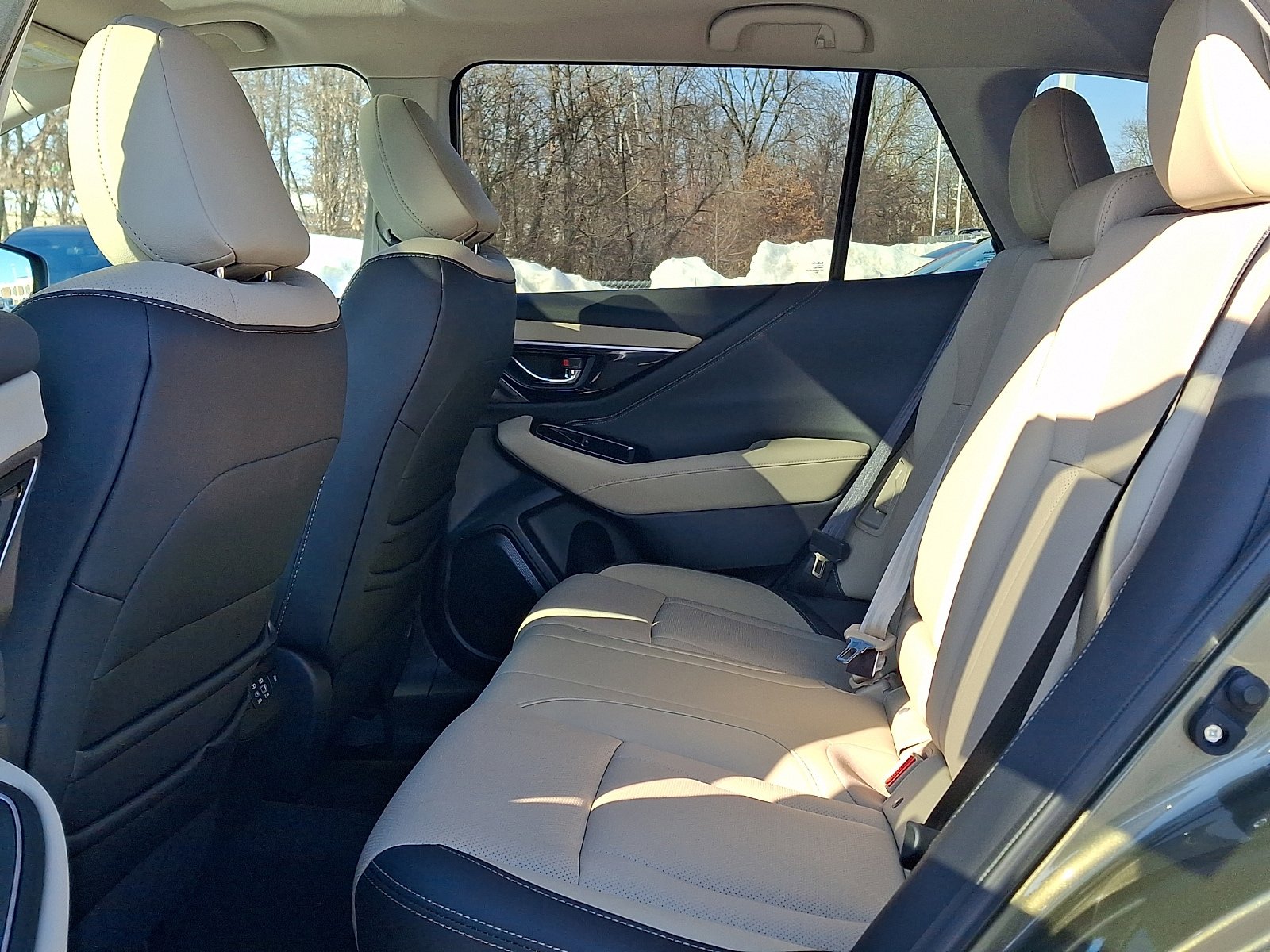 Certified 2025 Subaru Outback Limited AWD/4WD image 9