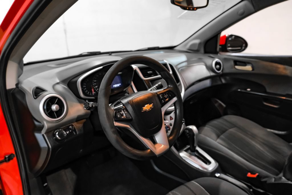 Used 2018 Chevrolet Sonic LT FWD image 3