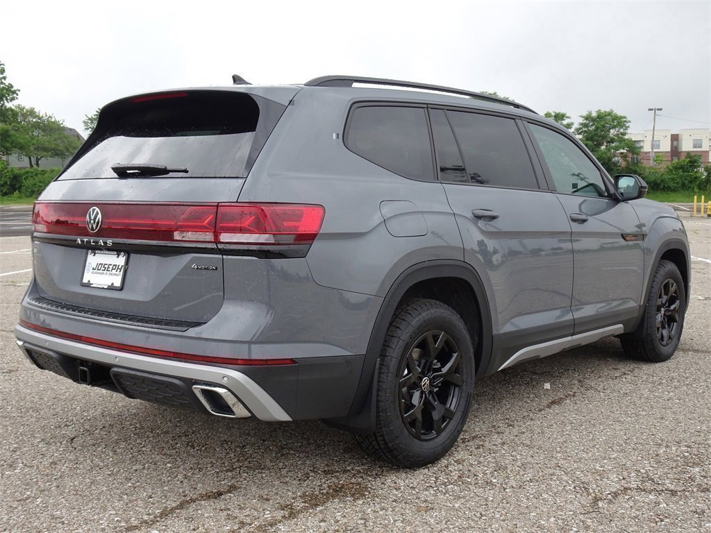 New 2025 Volkswagen Atlas Peak Edition SE image 5