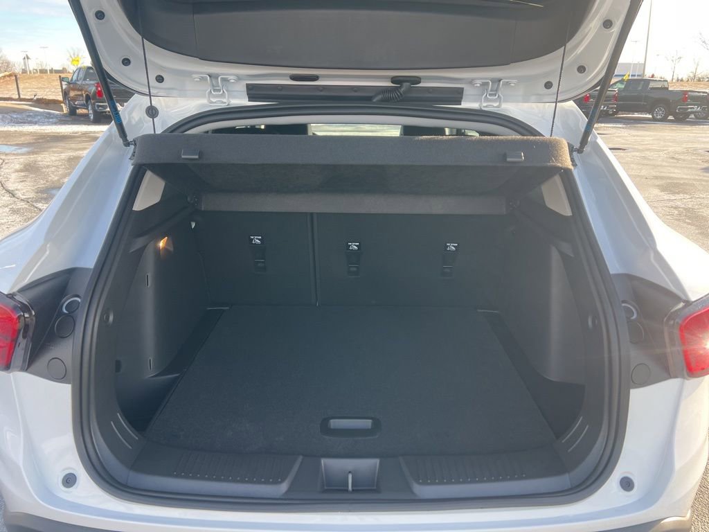 New 2026 Chevrolet Trax LT w/ Sunroof Package image 6
