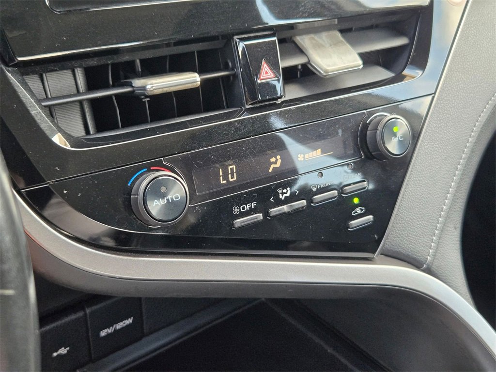 Used 2021 Toyota Camry SE image 16