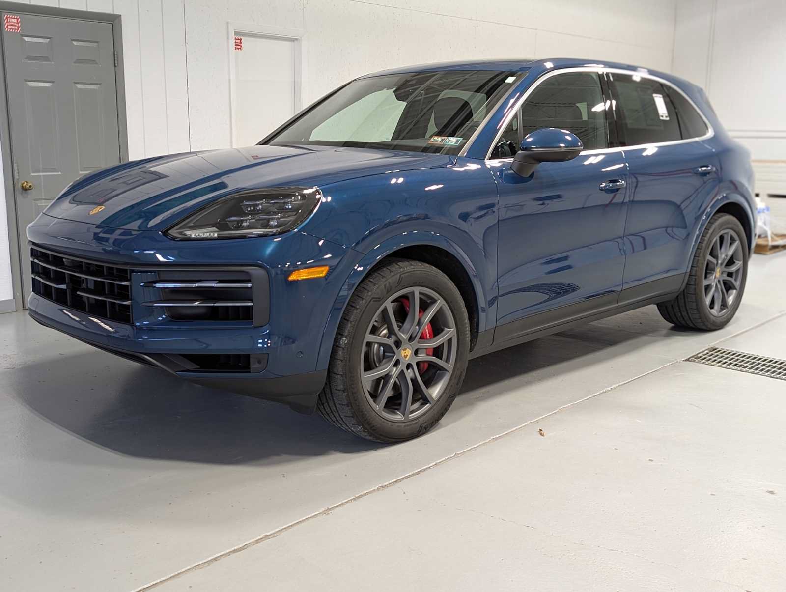 Used 2024 Porsche Cayenne S AWD/4WD image 1