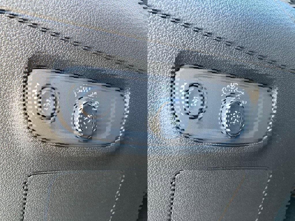 Used 2025 Buick Encore GX Preferred image 13