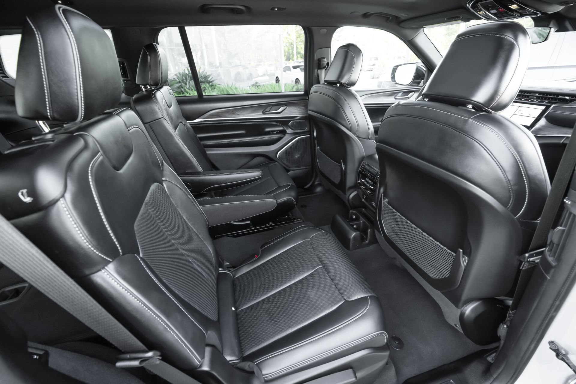 Used 2024 Jeep Grand Cherokee L Overland w/ Trailer Tow Package image 36