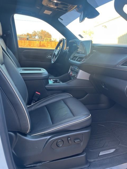 Used 2023 GMC Yukon XL SLT w/ SLT Premium Package image 10