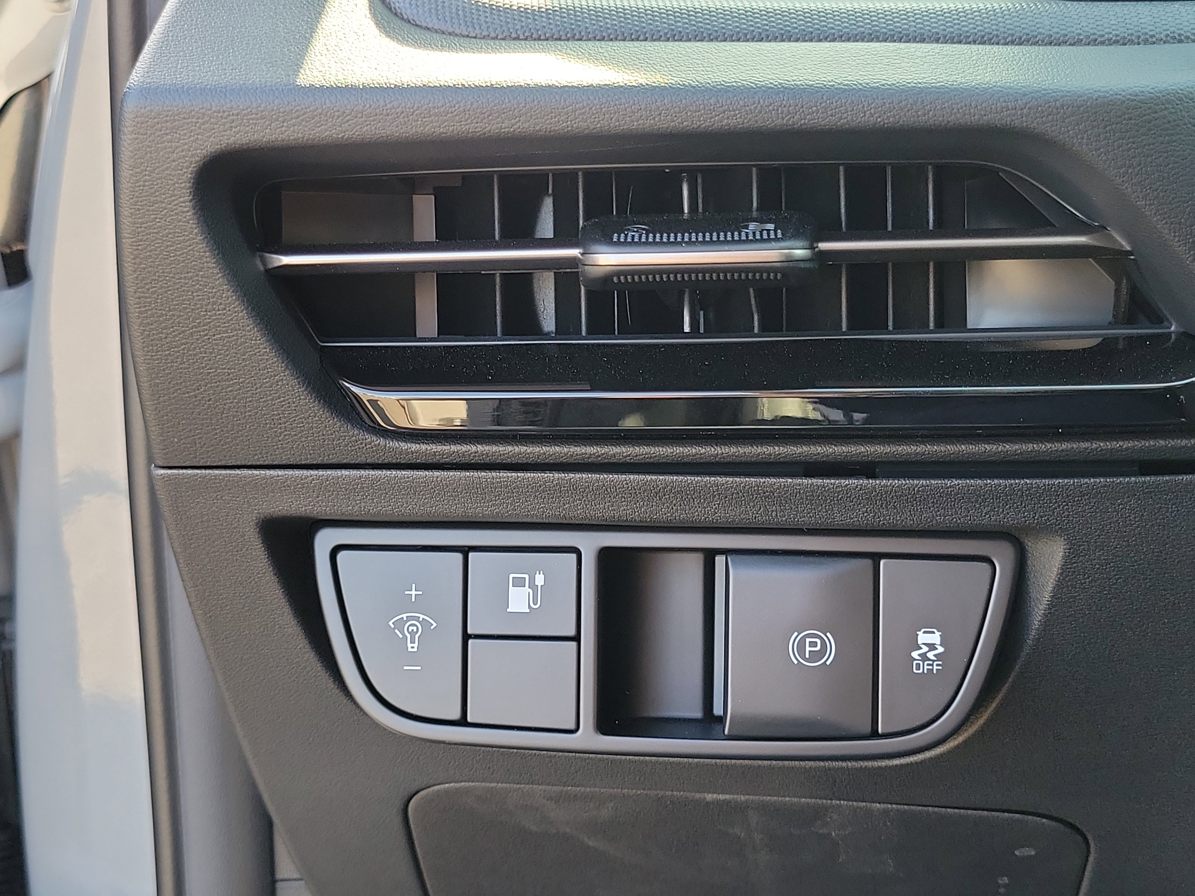 Used 2025 Kia EV6 Light w/ Light LR Technology Package RWD image 14