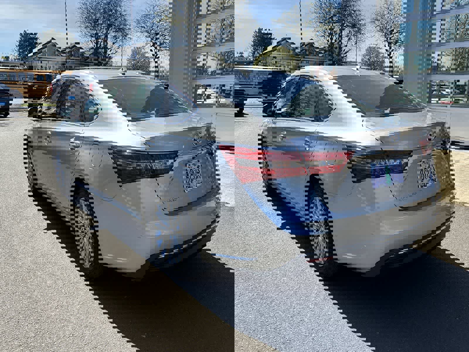 Used 2018 Toyota Avalon Limited w/ Carpet Mat Package image 2