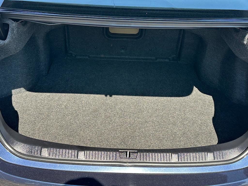 Certified 2017 Toyota Avalon Limited FWD image 10