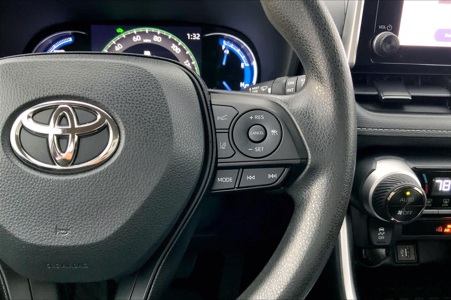 Used 2024 Toyota RAV4 XLE AWD/4WD image 49