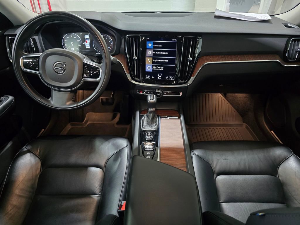 Used 2021 Volvo S60 T6 Momentum w/ Premium Package image 9