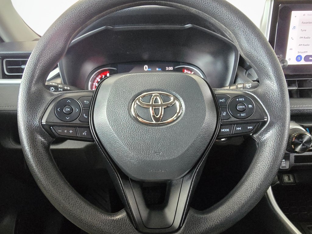 Used 2025 Toyota RAV4 XLE AWD/4WD image 22