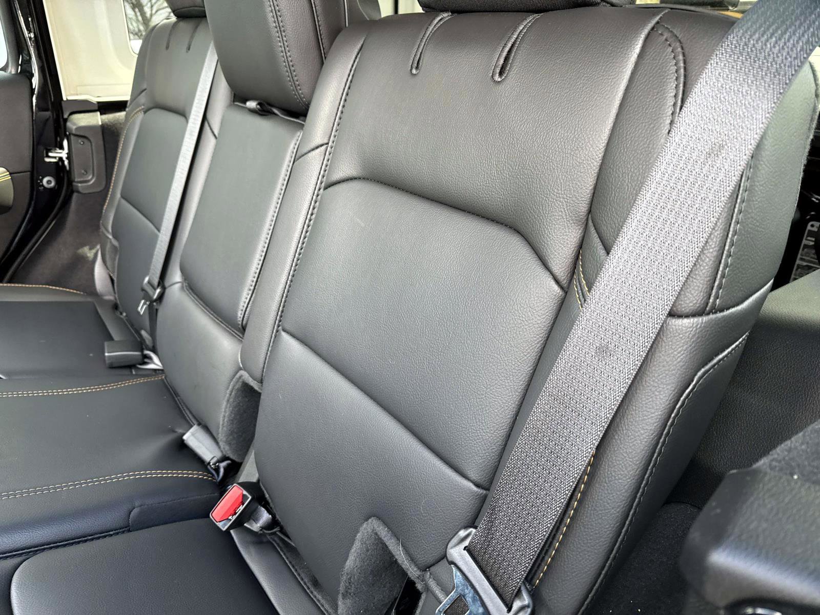 Used 2025 Jeep Wrangler Unlimited Sahara image 8