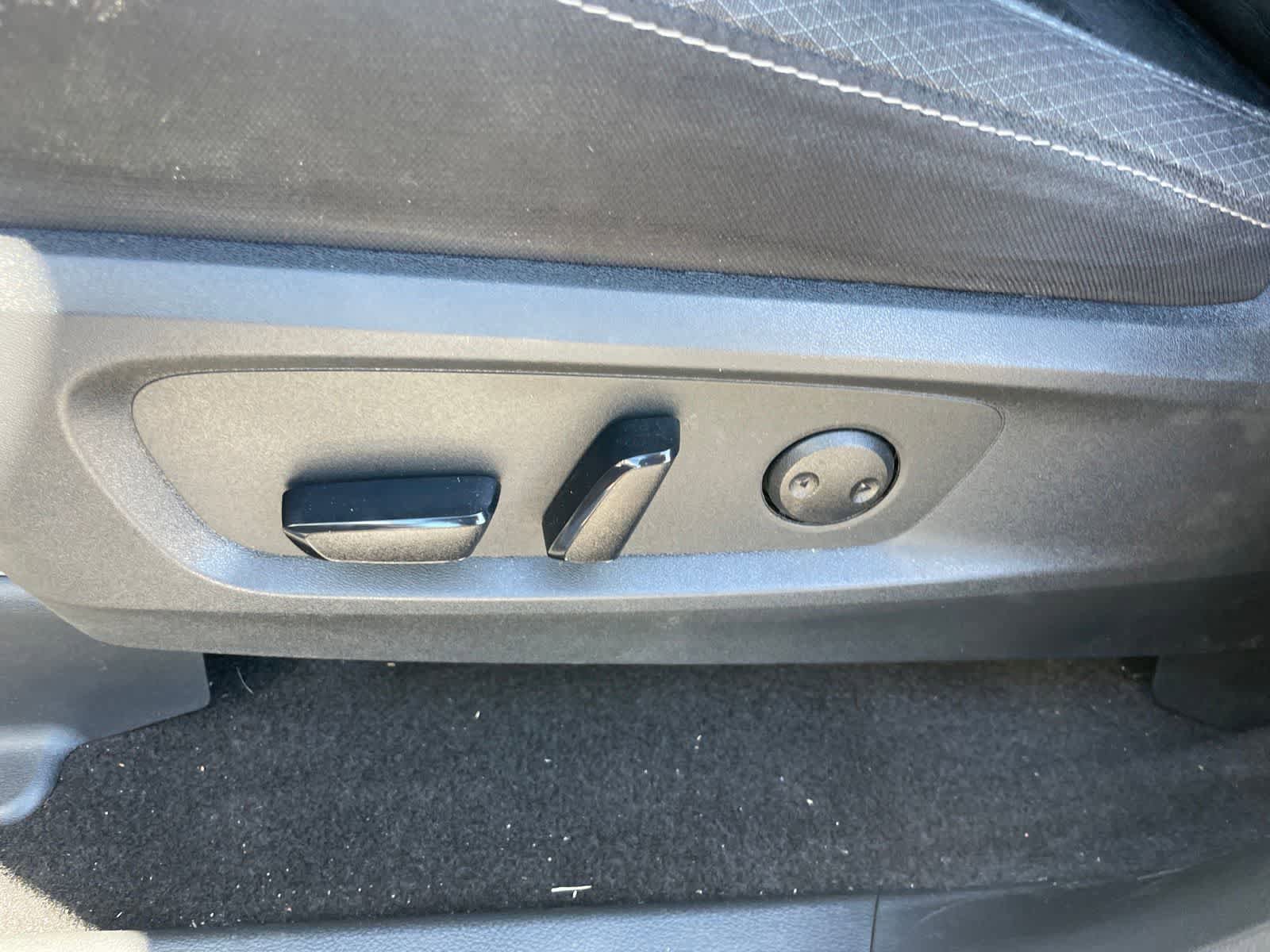 Used 2024 Nissan Pathfinder SV FWD image 14