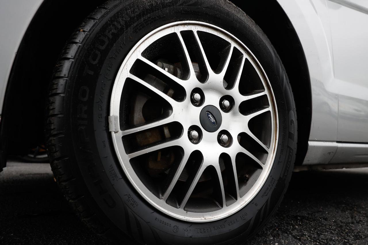 Used 2010 Ford Focus SE image 36