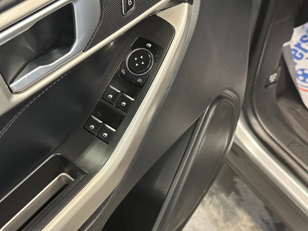 Used 2023 Ford Explorer XLT image 13