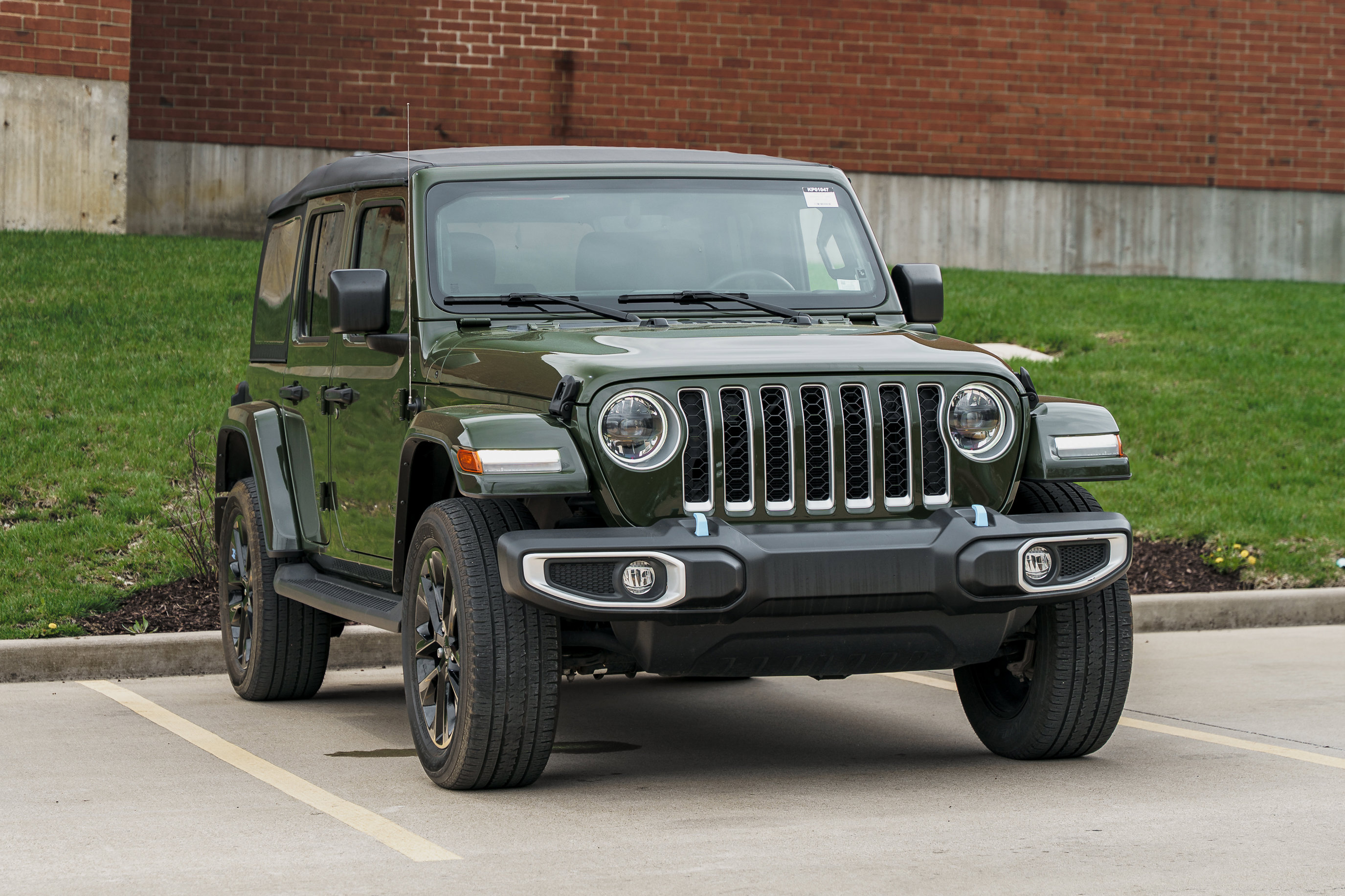 Used 2023 Jeep Wrangler Sahara image 2