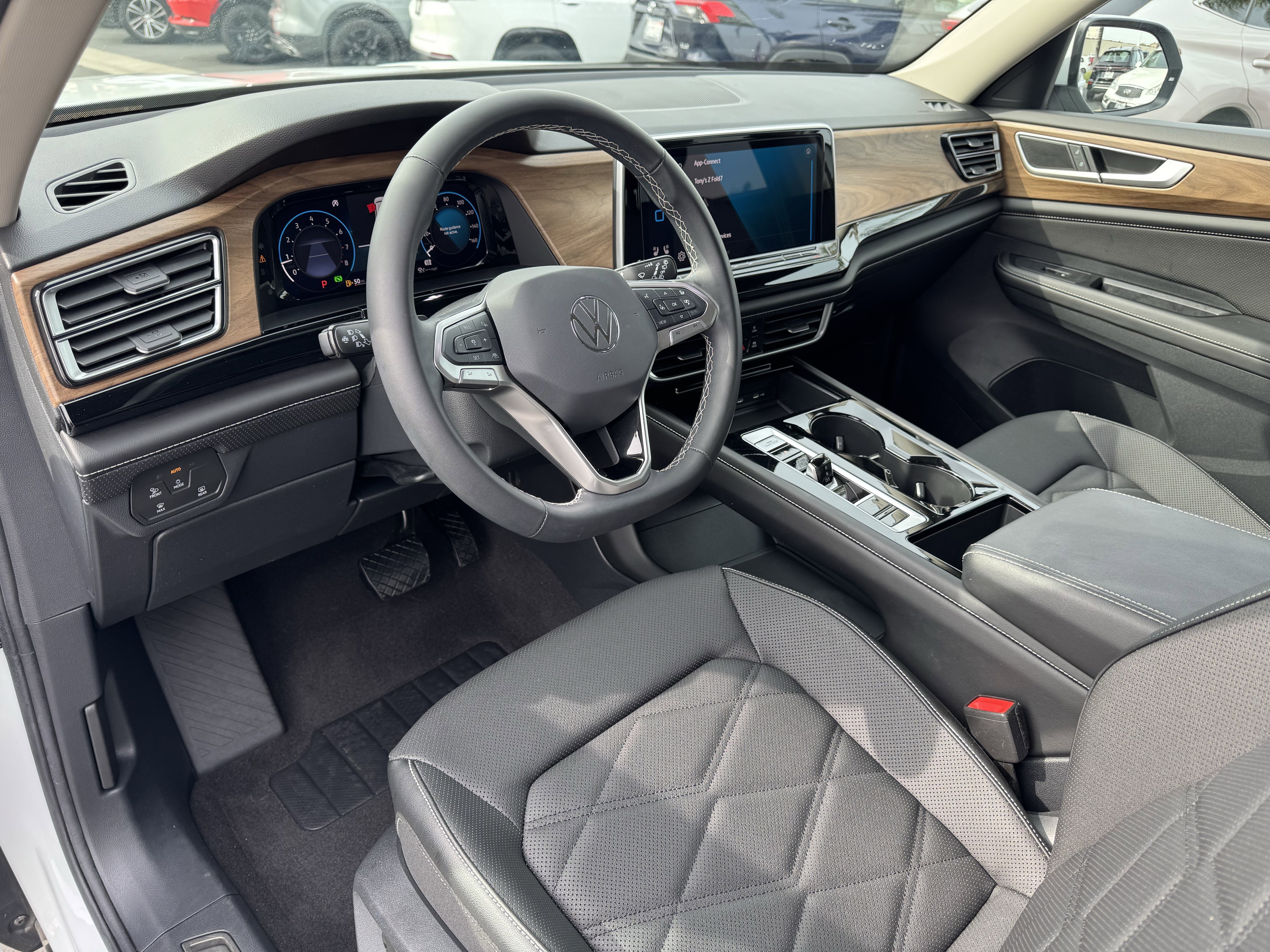 Used 2024 Volkswagen Atlas SE image 17