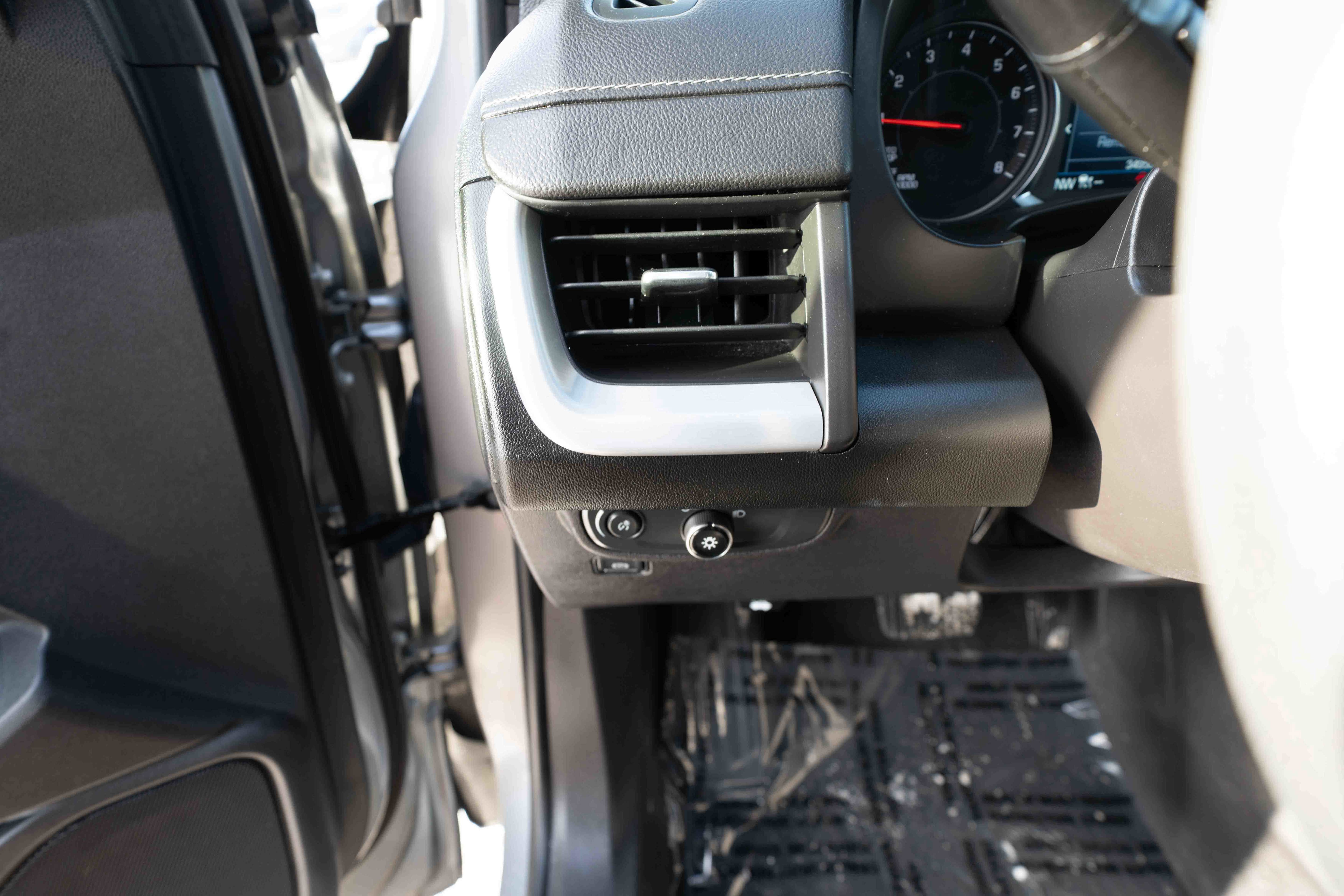 Used 2023 GMC Terrain SLE w/ Driver Convenience Package image 11