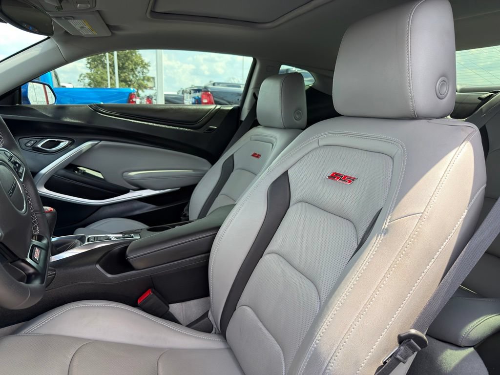 Used 2018 Chevrolet Camaro SS w/ LPO, Ground Effects Package RWD image 24