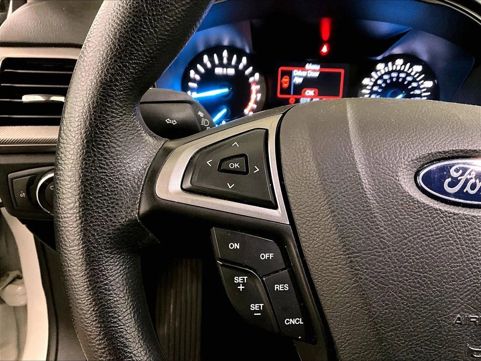 Used 2018 Ford Fusion SE FWD image 17