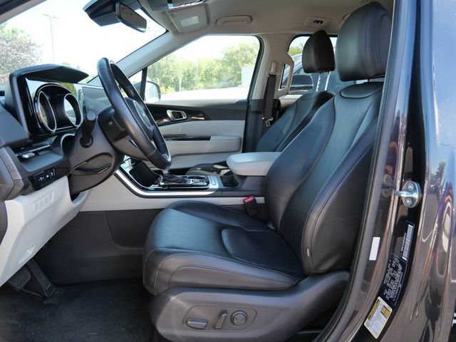 Used 2024 Kia Carnival EX FWD image 15