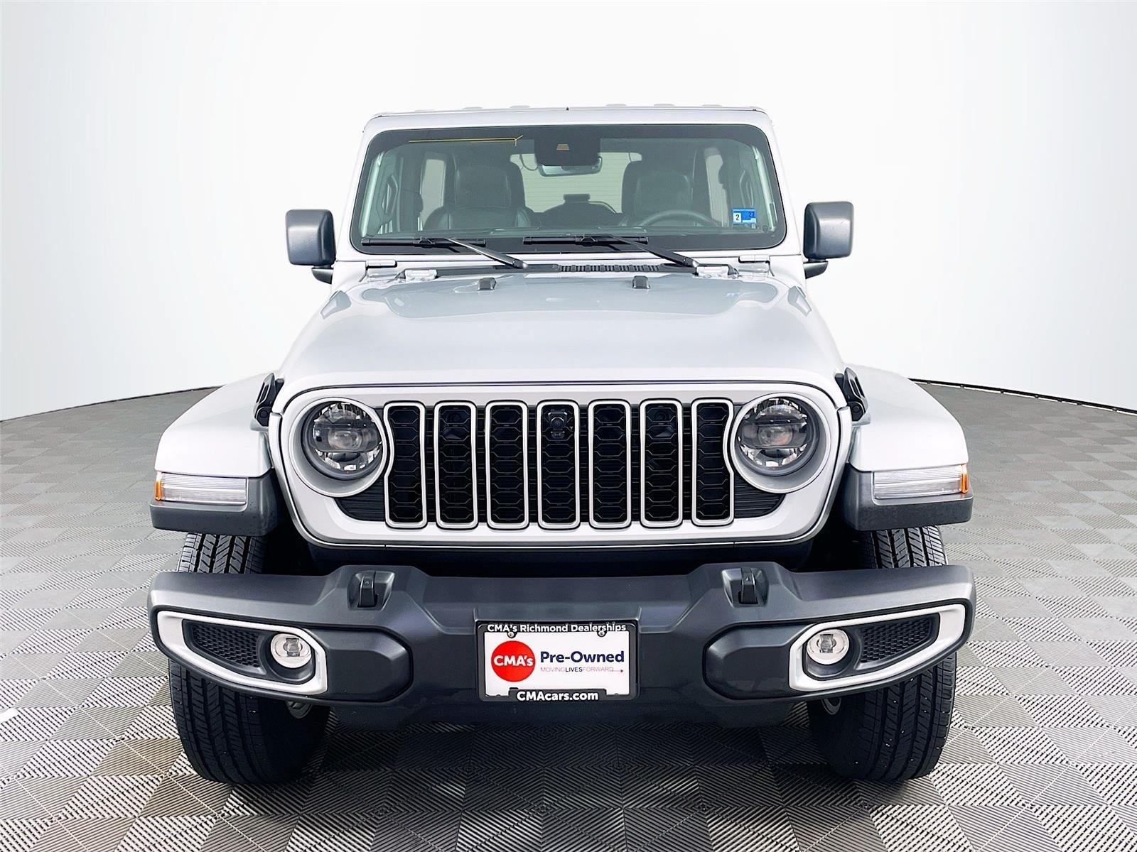 Used 2024 Jeep Wrangler Unlimited Sahara w/ Technology Group AWD/4WD image 2