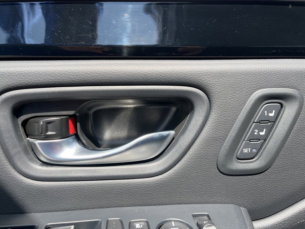 Certified 2025 Honda Pilot Touring image 12