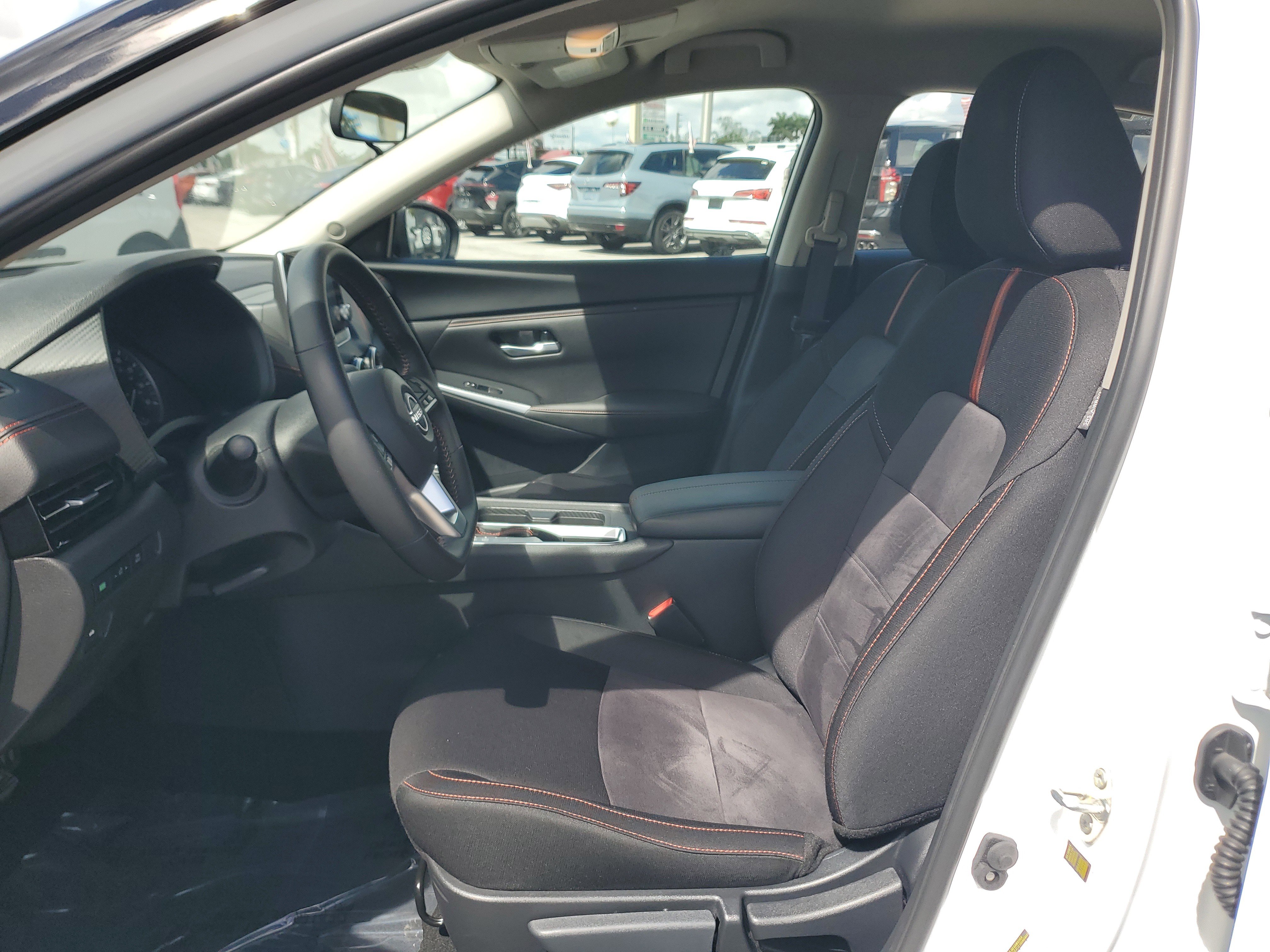 Certified 2025 Nissan Sentra SR w/ Midnight Edition image 17