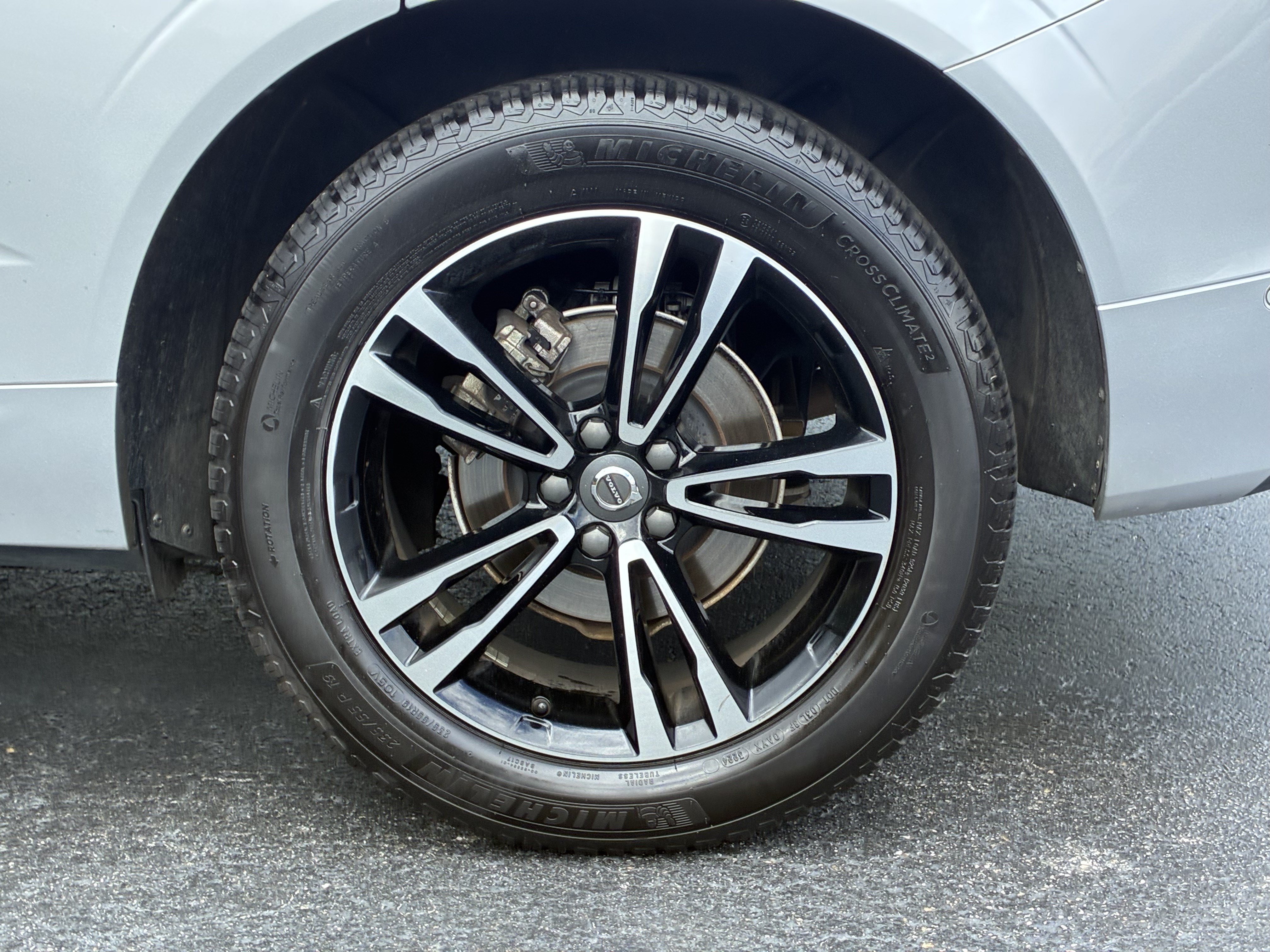 Used 2019 Volvo XC60 T5 Momentum w/ Multimedia Package AWD/4WD image 9