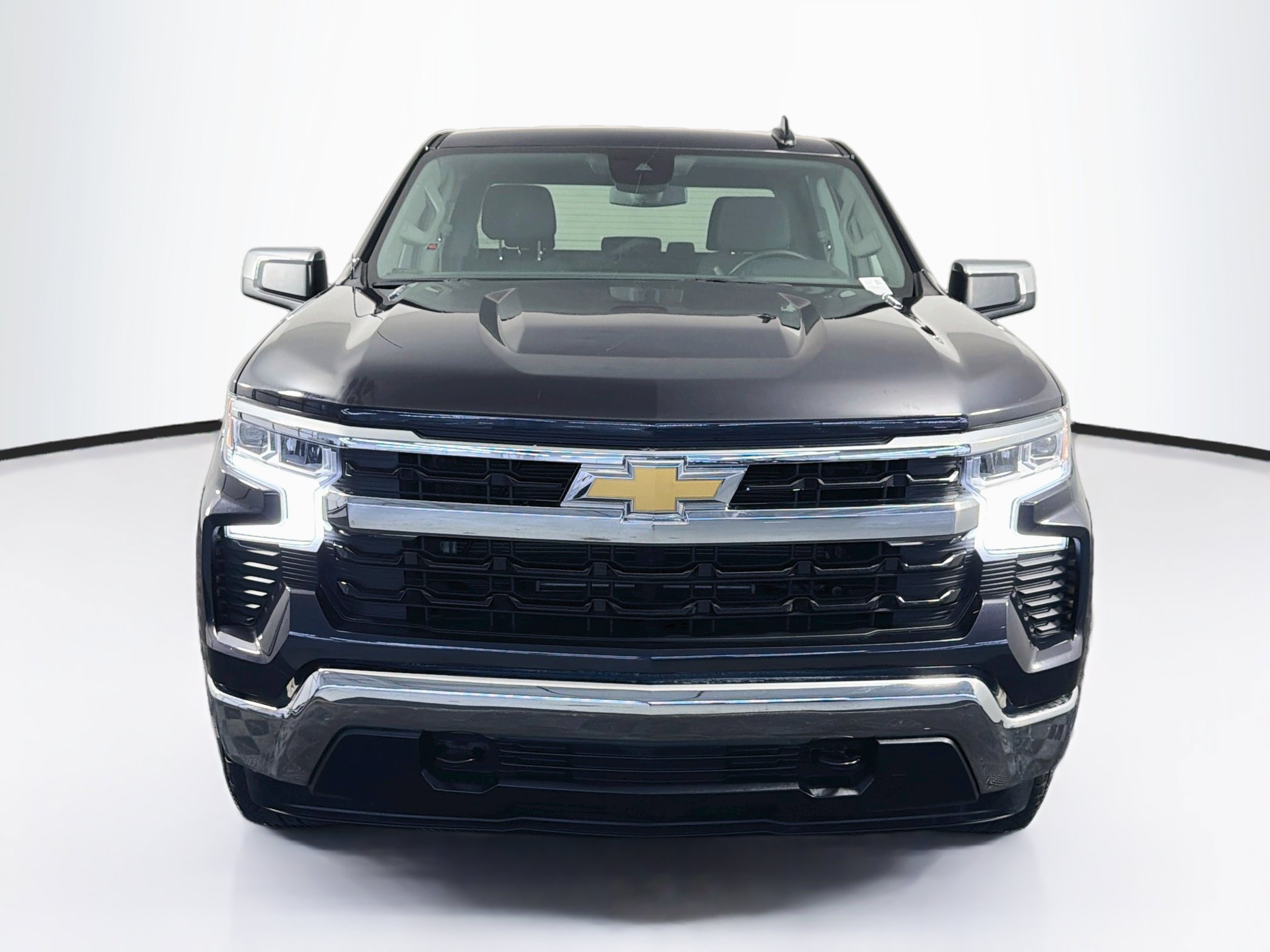 Used 2024 Chevrolet Silverado 1500 LT AWD/4WD image 2