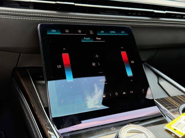 Used 2025 Cadillac Escalade Premium Luxury AWD/4WD image 33