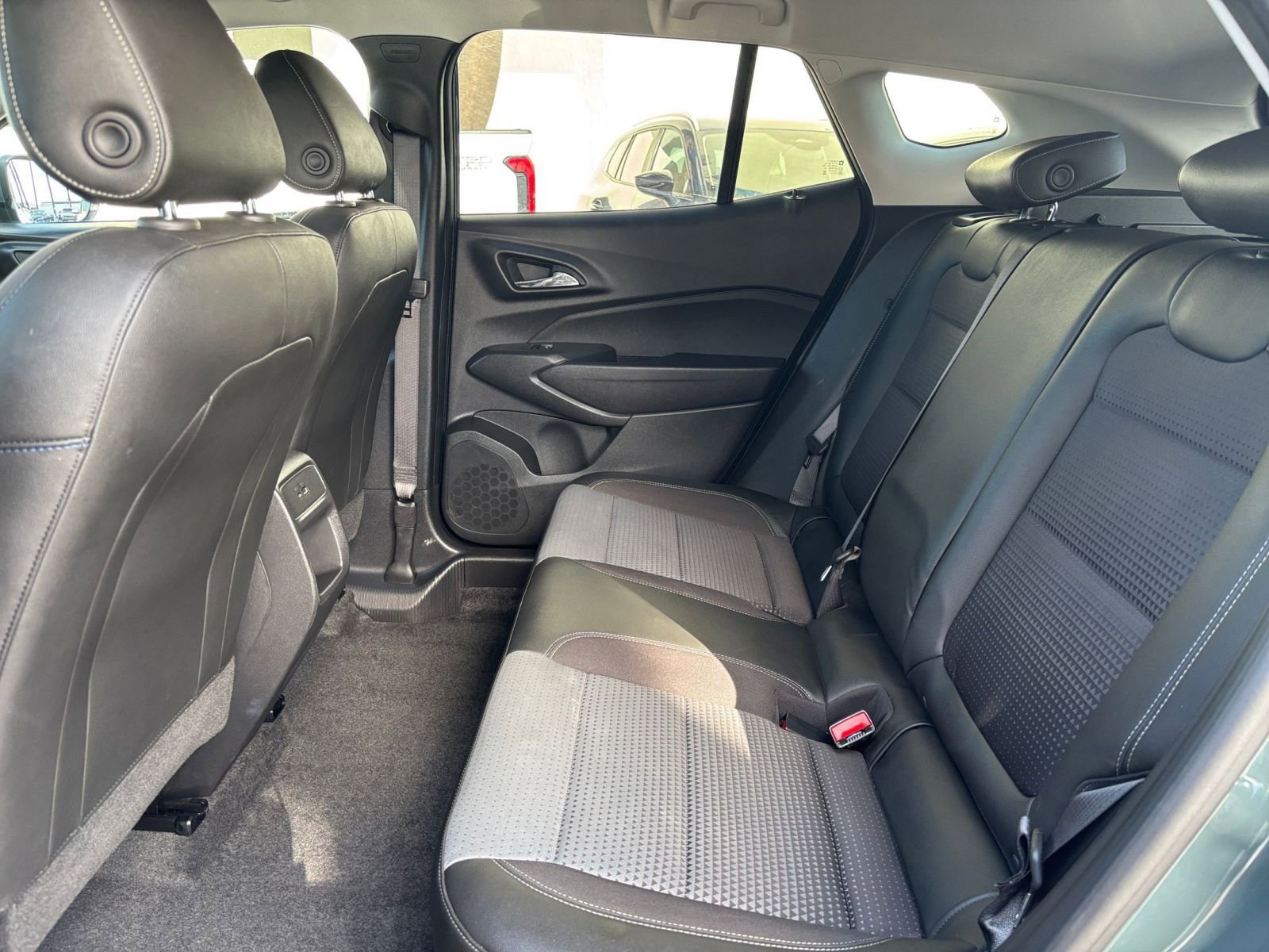 Used 2025 Chevrolet Trax LT FWD image 24