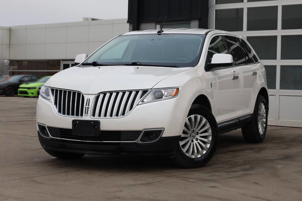Used 2011 Lincoln MKX 2WD image 3