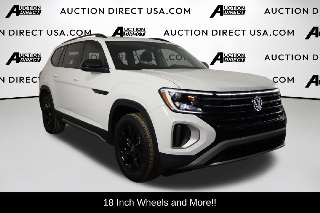 Used 2025 Volkswagen Atlas Peak Edition SE AWD/4WD image 3