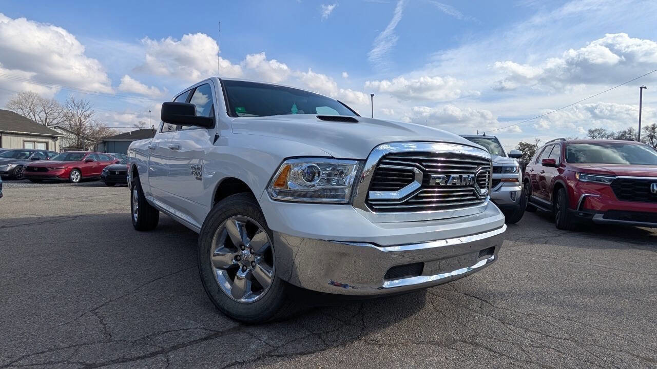 Used 2021 RAM 1500 Classic SLT image 9