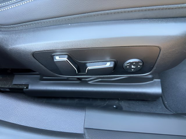Used 2024 BMW 330i xDrive Sedan w/ M Sport Package AWD/4WD image 8